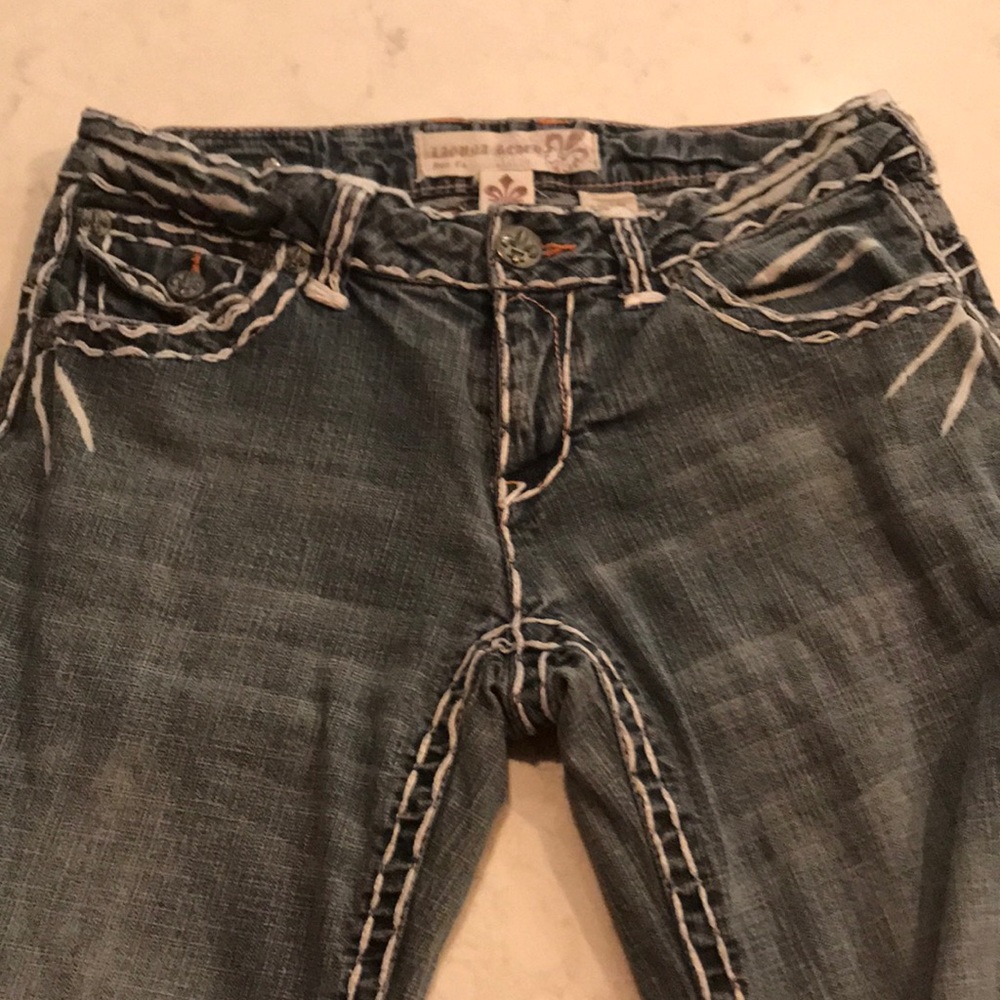 Laguna Beach Jean Co. doing stressed ladies jeans